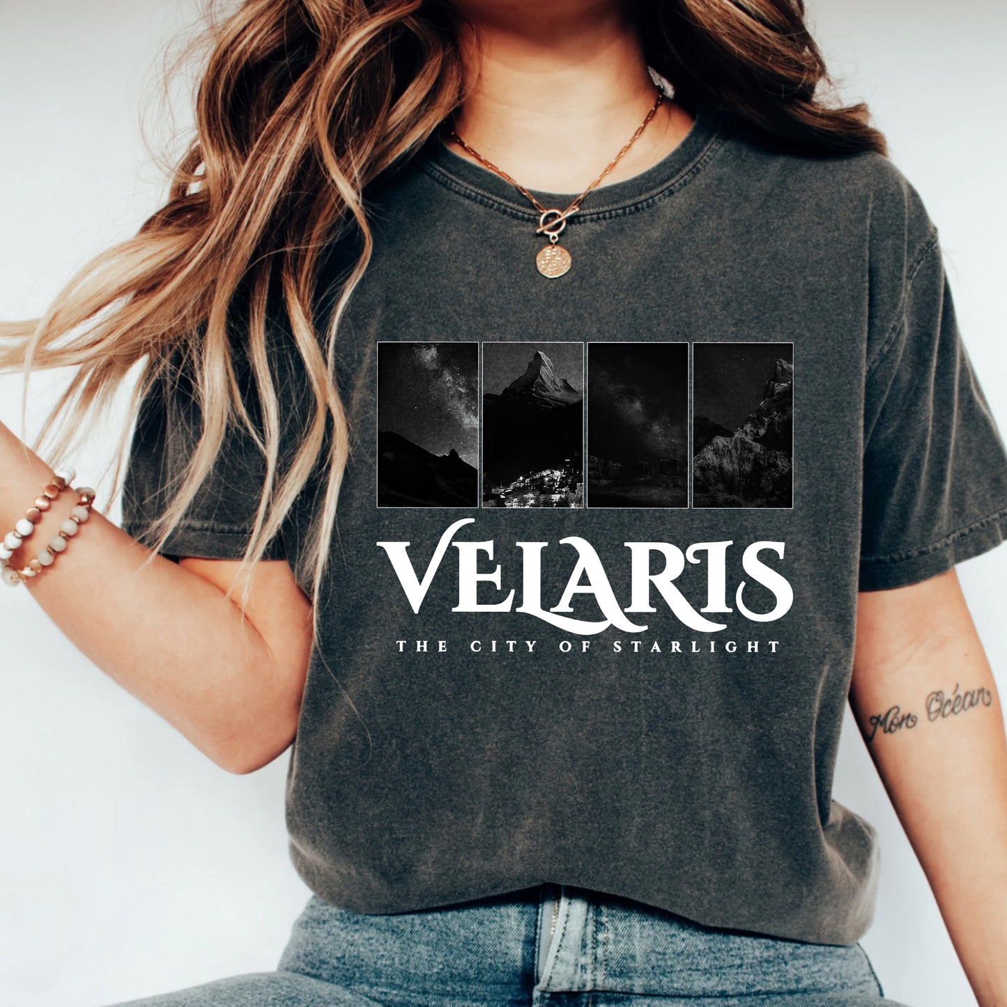 Velaris Monochrome Tee – The City of Starlight