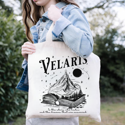 Velaris Book Mountain Tote – ACOTAR Quote Black Ink Style