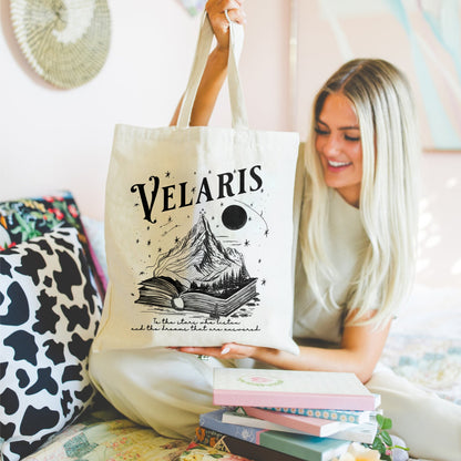 Velaris Book Mountain Tote – ACOTAR Quote Black Ink Style